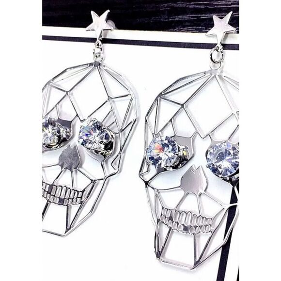 🔥💀🔥NWT Silver skull earrings with faux diamond sparkle eyes. - Picture 6 of 9